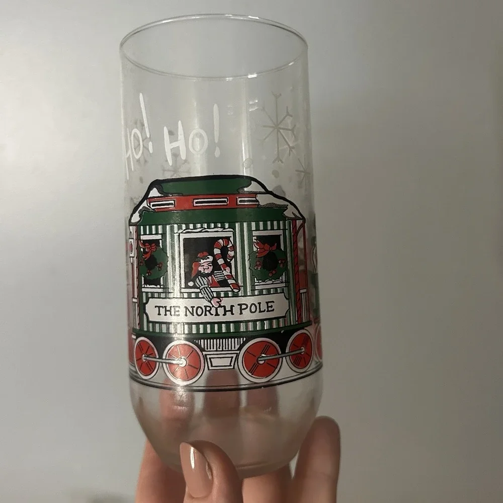 2 Vintage 1984 McCrory Stores Inc. Coca-Cola Santa Claus‎ Glasses Christmas Cups